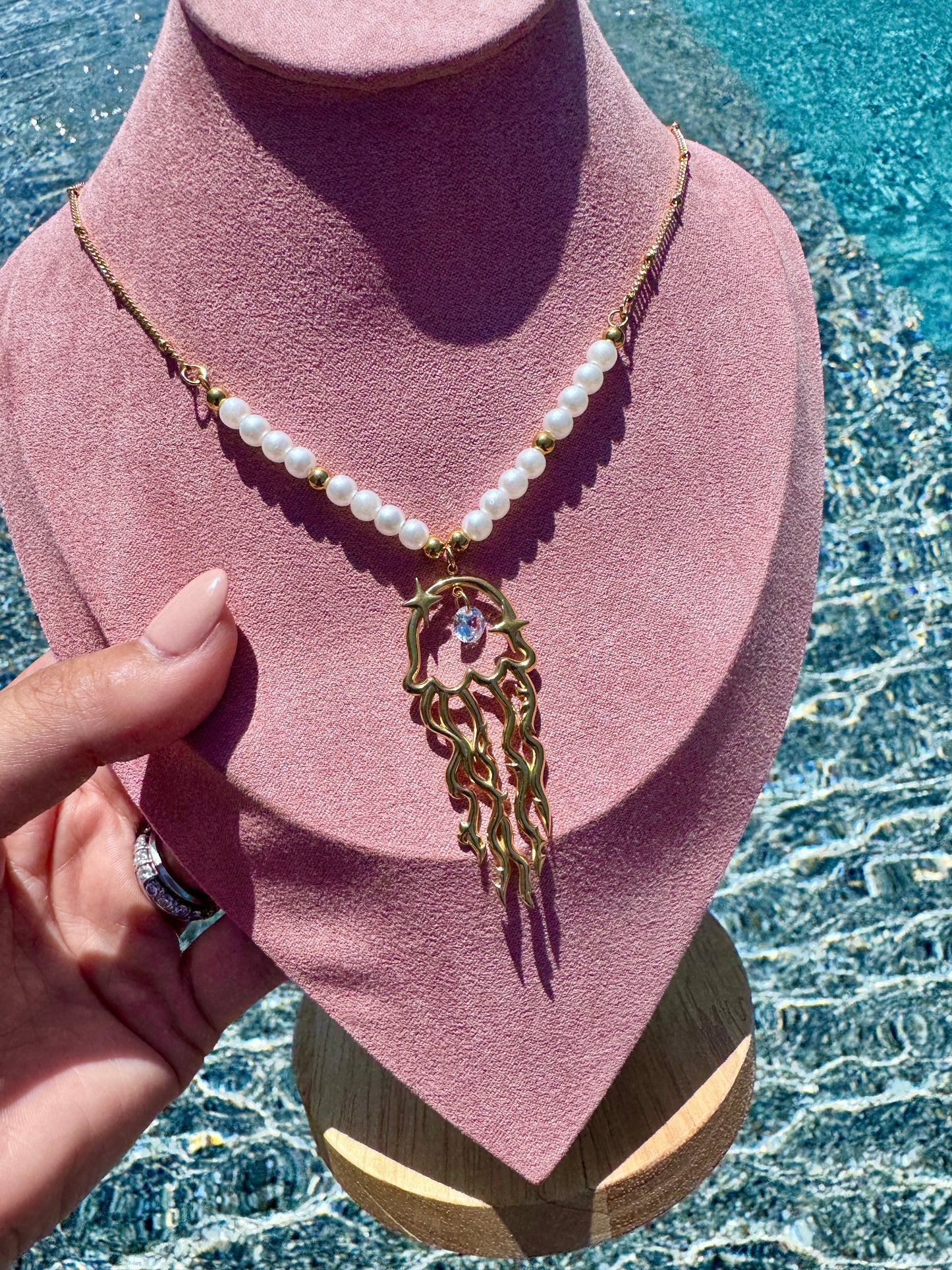 Jellyfish Pearl Gold Necklace