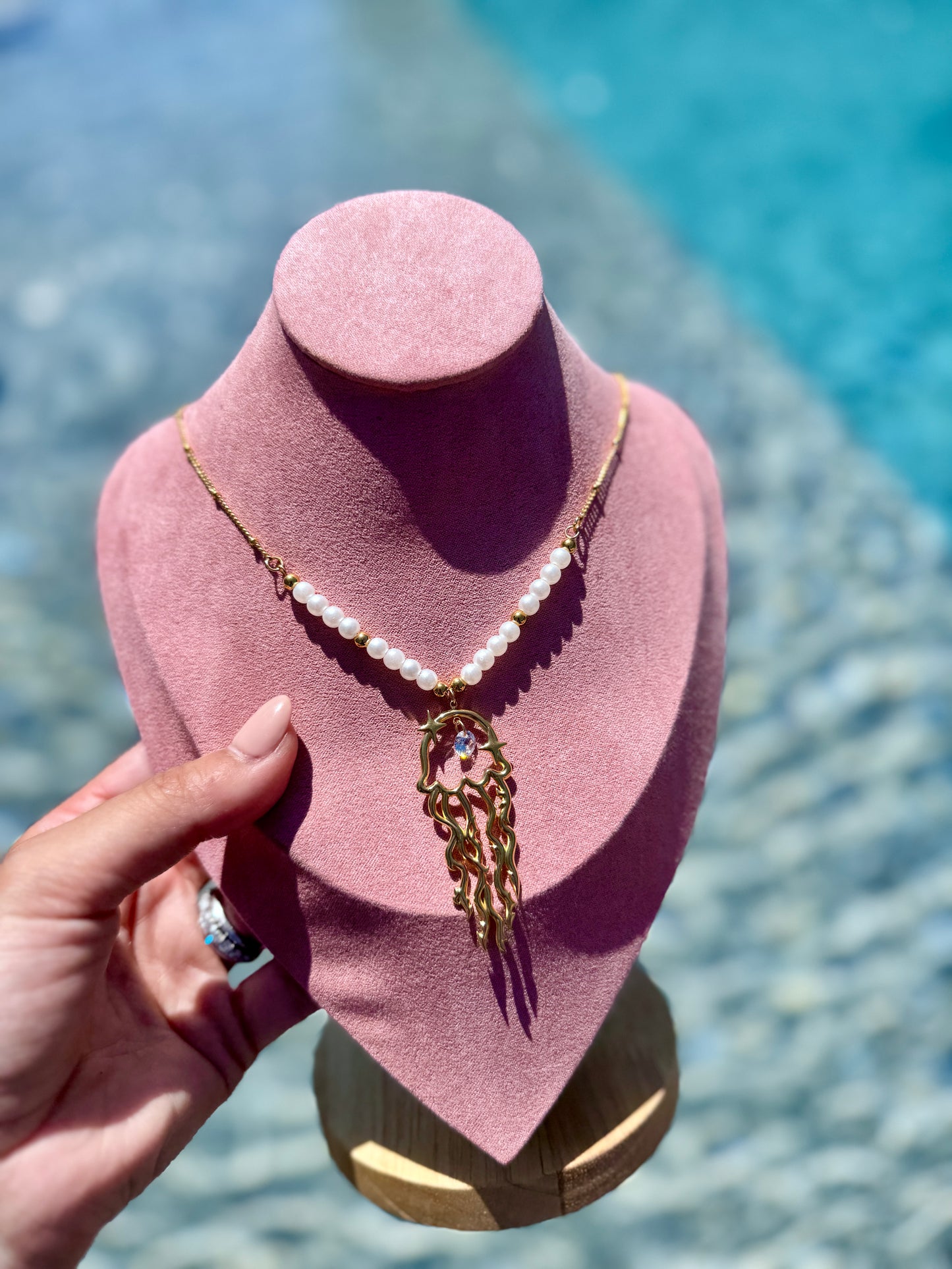 Jellyfish Pearl Gold Necklace